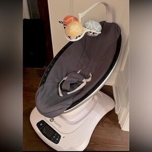 4Moms Mamaroo excellent condition